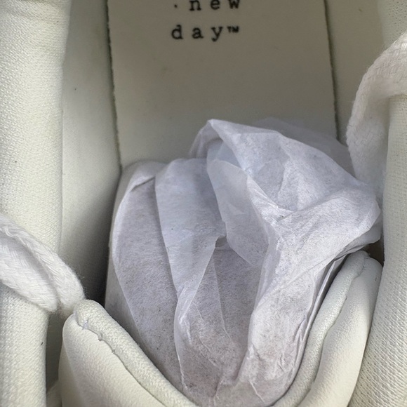 Elegant White Sneakers with Rhinestone Detailing - Picture 3 of 7